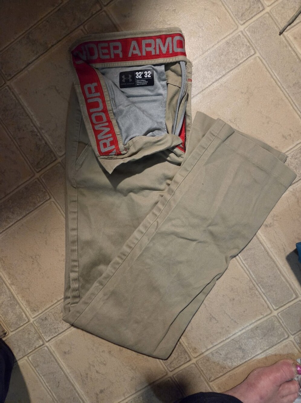 Under Armour Men's Tan/Red Waistband Chino Pants